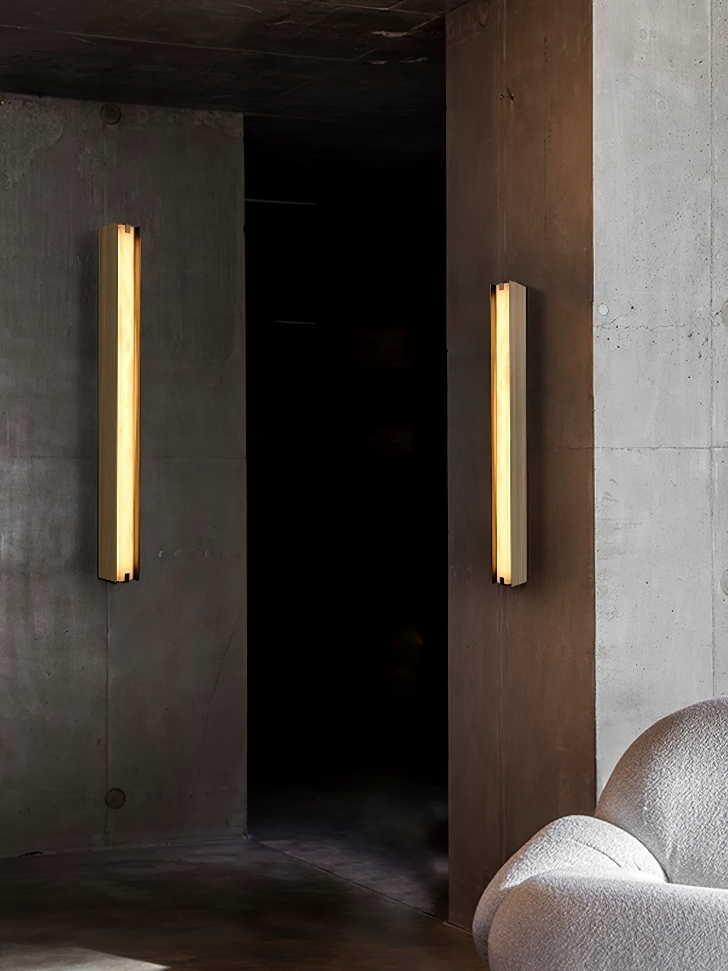 Alvara Alabaster Vertical Wall Sconce