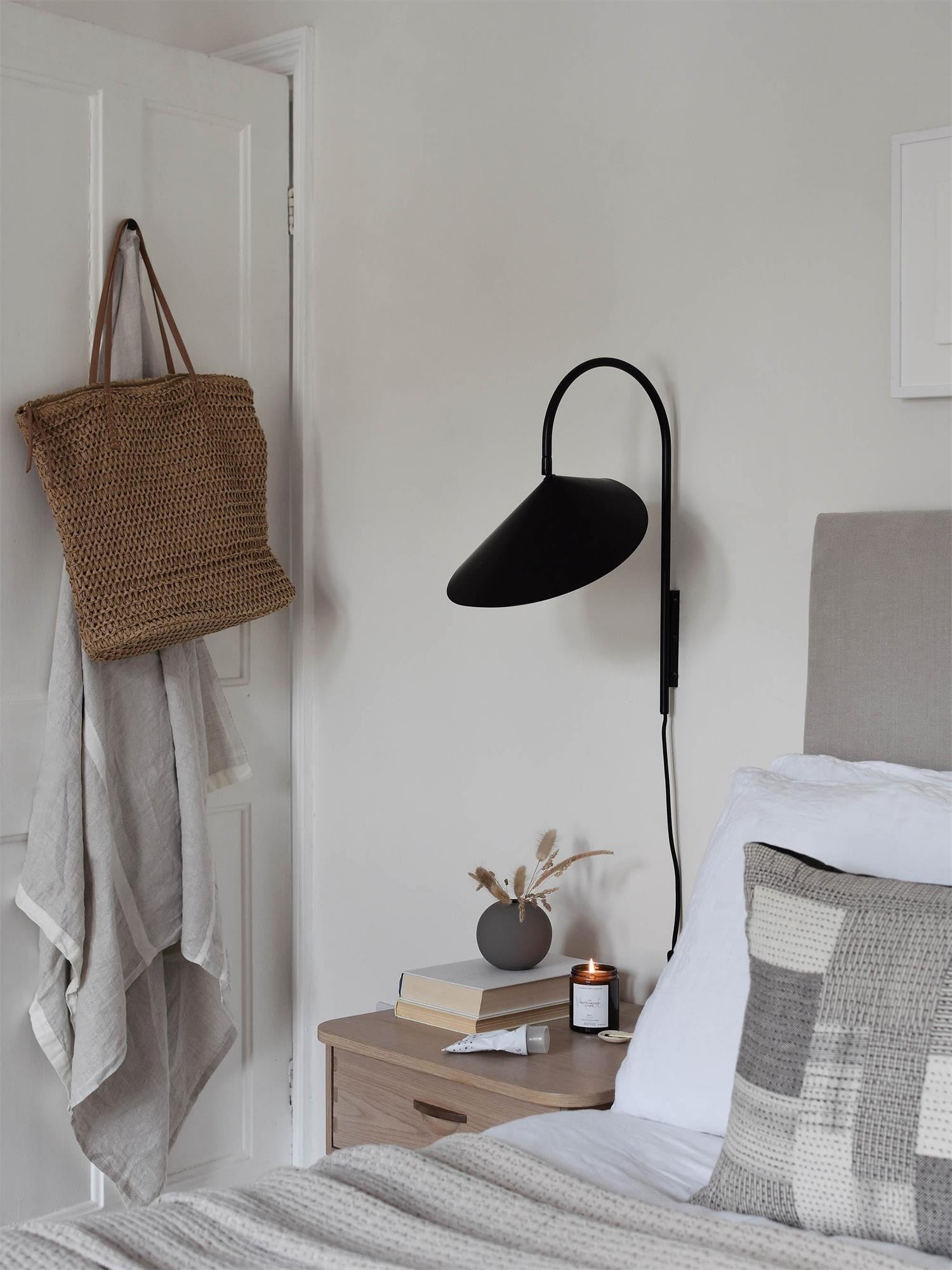 Aruma Swivel Wall Lamp