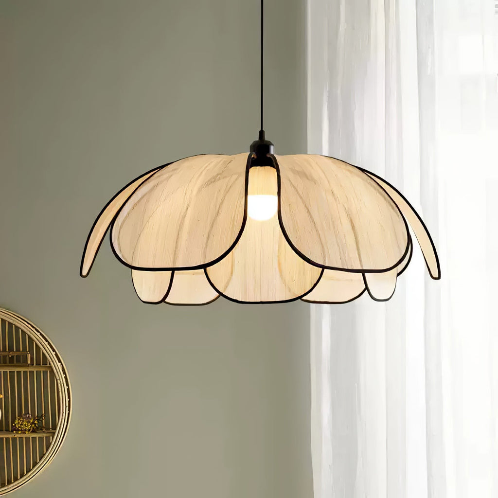 Verdalia Leaf Pendant